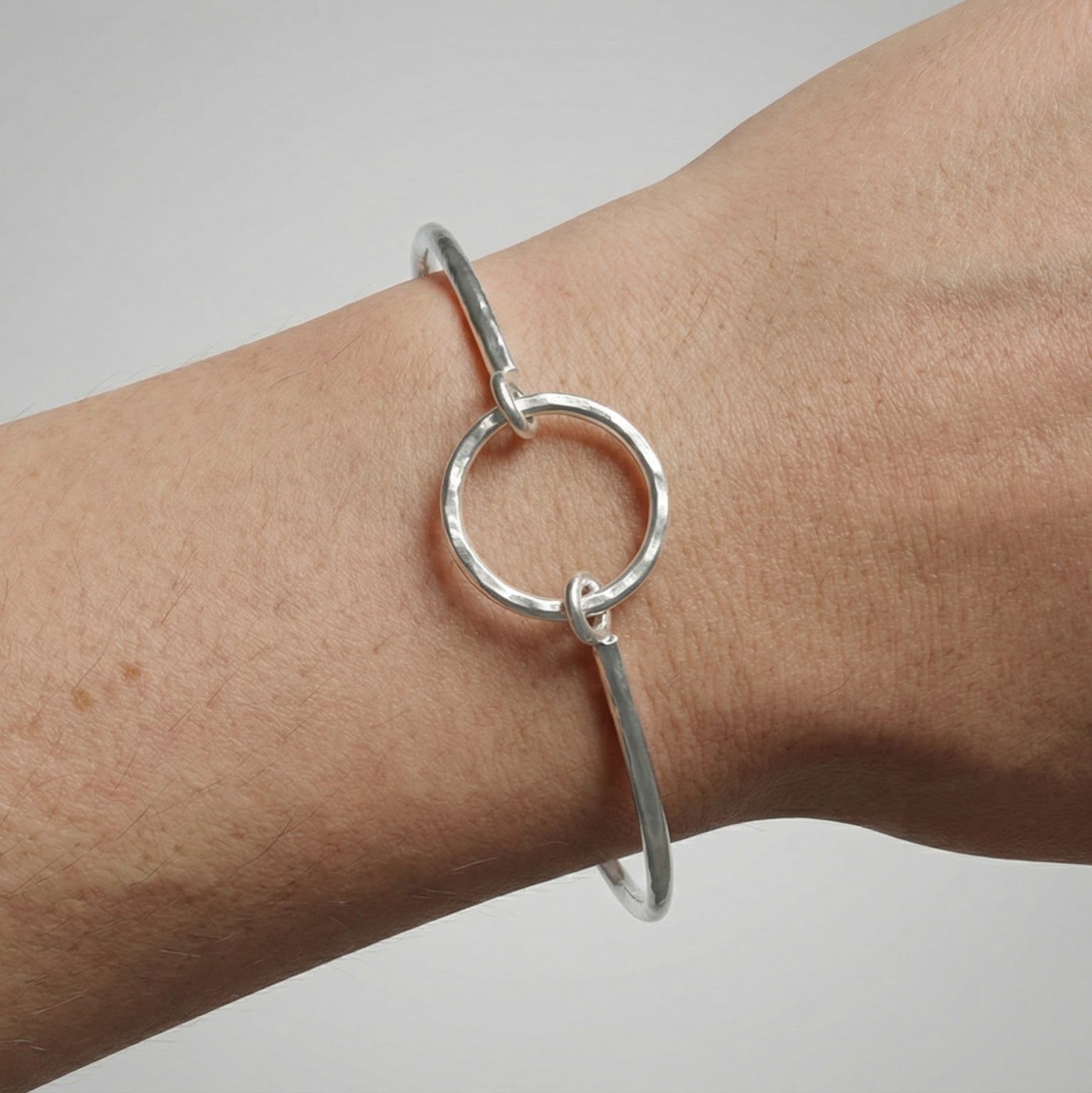 Round link bangle